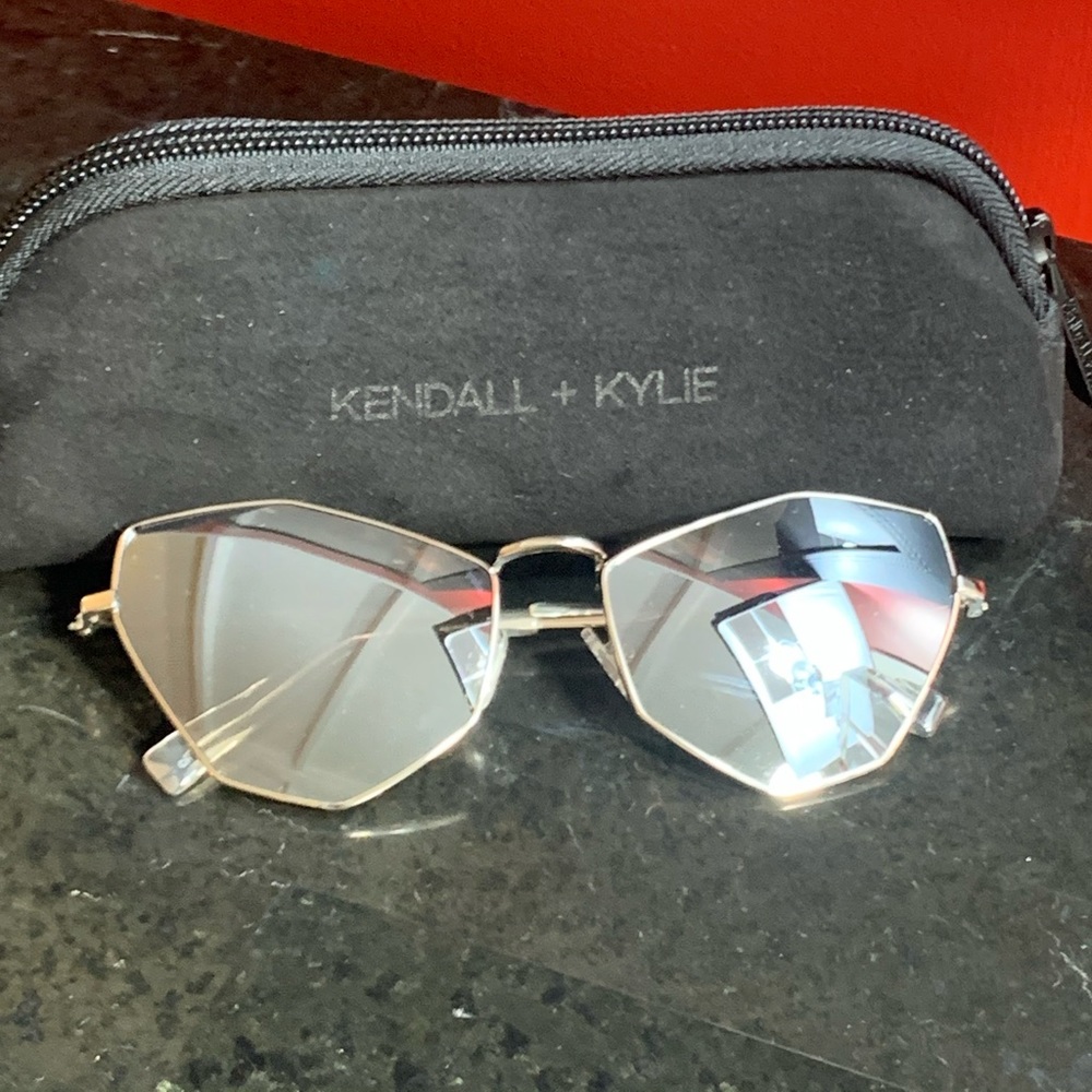 KENDALL + KYLIE Metal Cat-Eye Sunglasses BRAND NEW! Jenner $160 RETAIL - Picture 3 of 16